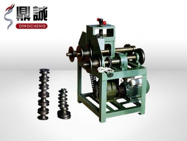 點擊查看詳細信息<br>標題：立式多功能滾動式彎管機 閱讀次數：4786