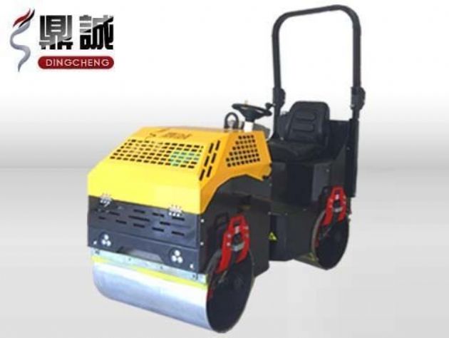 點(diǎn)擊查看詳細(xì)信息<br>標(biāo)題：1噸全液壓振動(dòng)壓路機(jī) 閱讀次數(shù)：13966